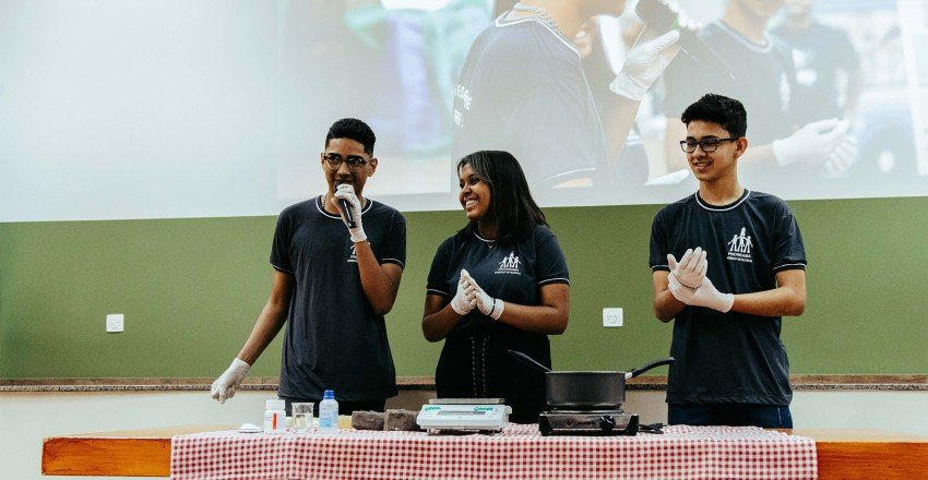 2° lugar - “Produção de Plásticos Biodegradáveis de Amido”