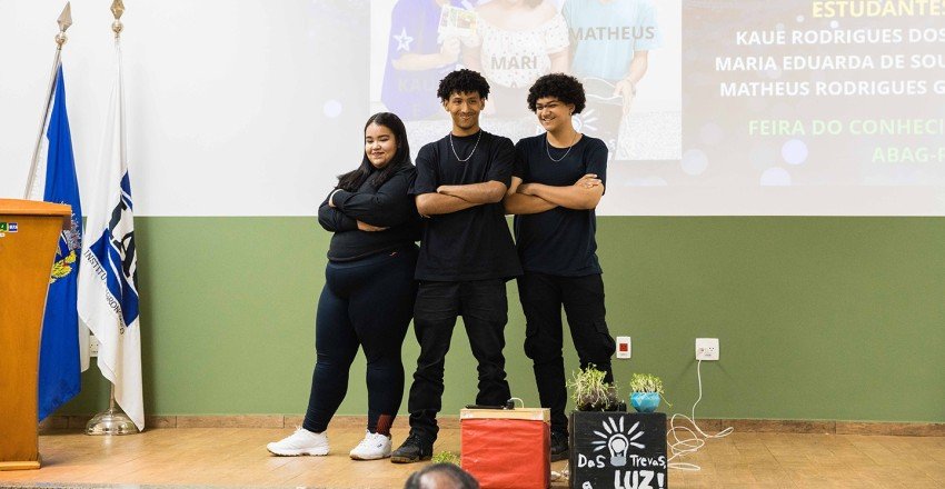3° lugar (Categoria GAIA) - “Das Trevas, a Luz! Cultivo de Microverdes”