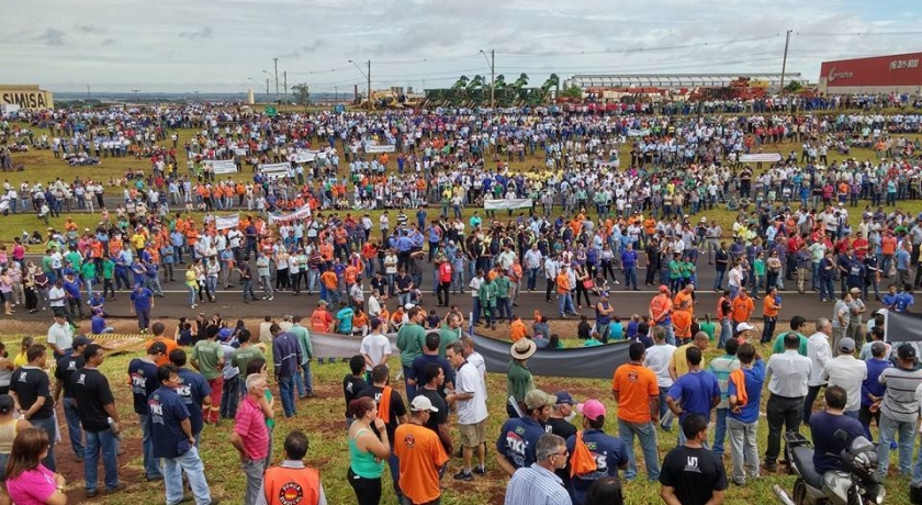 Nove mil pessoas protestam em favor do setor sucroenergético