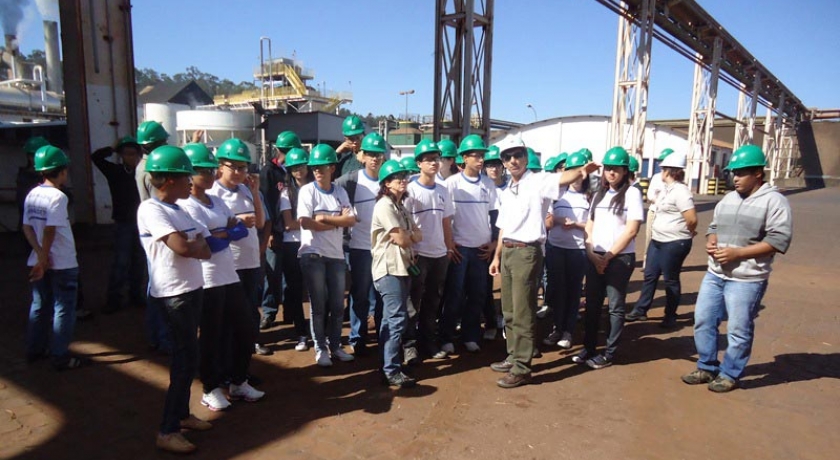 Estudantes da rede municipal de ensino visitam o agronegócio da região de Ribeirão Preto. É o “Agronegócio na Escola”