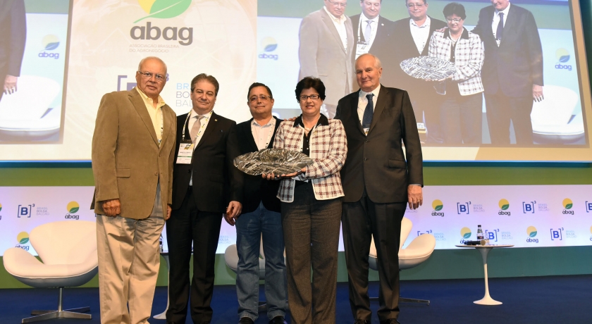 Programa Educacional “Agronegócio na Escola” foi homenageado no  Congresso Brasileiro do Agronegócio